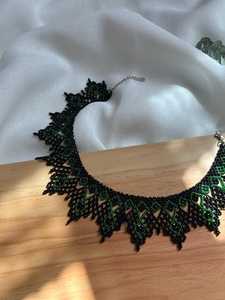 Collier UO en perles noires magnifiquement brodé à la main avec des perles de verre de haute qualité, idéal pour les tenues traditionnelles et les robes de soirée - Product Image 2