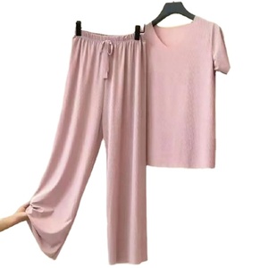 Elegante y Clásico Pijama de Algodón Orgánico para Mujer, Tejido Transpirable, Prelavado, Colores Mezclados, Ropa de Dormir de Verano, Logotipo Frontal, Estilo Casual de Seda - Product Image 1