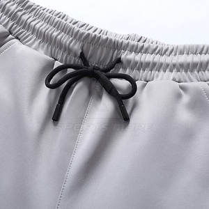 Pantalones Cortos Deportivos Transpirables para Entrenamiento de Verano, Diseño Clásico para un Estilo de Vida Activo - Product Image 4