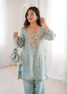Ensemble Kurti brodé effet miroir de qualité supérieure avec pantalon et Batwa – Tenue élégante prête-à-porter pour femme - Product Image 5