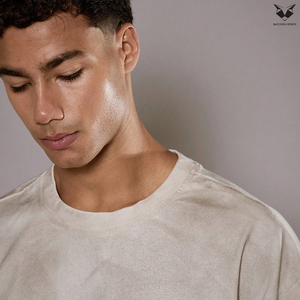 Nouveaux t-shirts tendance effet délavé pour hommes, en bordeaux avec détails noirs, style streetwear, coupe slim, manches courtes. - Product Image 5