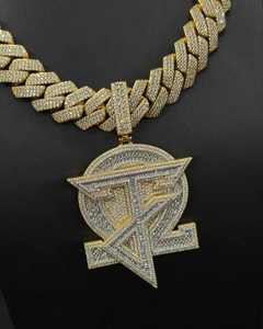 Collar con colgante de moissanita VVS personalizado, con letras, coronas y escudos, joyería hip hop para hombre, pasa la prueba del diamante - Product Image 3
