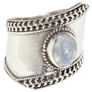 แหวนเงินแท้ 925 ประดับมูนสโตนสีขาวโบราณ รุ่นเรนโบว์  ยี่ห้อ Shri Ashapura Jewels ดีไซน์โบฮีเมียน คริสเตียน แบบฝังขอบ  ผลิตโดยบุคคลที่สาม - Product Image 1