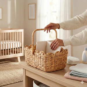 Cesta Organizadora para Bebés Hecha a Mano con Jacinto de Agua Tejido y Borde Festoneado - Cesta de Almacenamiento de Pañales de Jacinto de Agua Natural con Forro Extraíble - Product Image 6