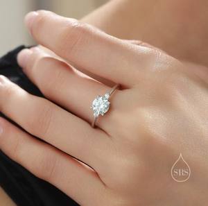 Anillo de Compromiso Clásico de una Sola Piedra con Diamante Moissanite de 1 Quilate en Plata de Ley, Diamante Moissanite de Corte Brillante de 1 Quilate - Product Image 3