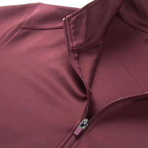 Survêtements modernes pour hommes avec tissu respirant et design athlétique, parfaits pour l'entraînement en salle de sport et les activités de fitness en extérieur - Product Image 5
