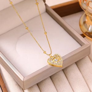 Collar con forma de corazón para mujer en acero inoxidable 304 con baño de oro real de 18K de 0.03µm de grosor e incrustaciones de cristal en cadena de cable. - Product Image 1