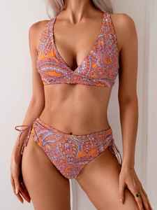 Maillot de bain athlétique pour femme en polyester léger à séchage rapide, avec motifs graphiques vibrants, idéal pour l'été – Performance optimisée pour les sportives - Product Image 2