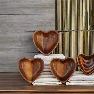 Ensemble de 3 petits bols en bois d'acacia vintage Heart Out - Product Image 4