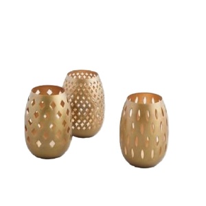 Nouvel Arrivage : Ensemble de 3 Bougeoirs en Fer Gravé et Découpé, Noir et Or, Décoration d'Intérieur, Noël, Taille et Forme Personnalisables - Product Image 4