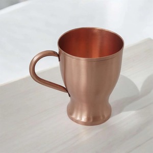 Mug en cuivre bicolore, finition cuivre et argent de qualité supérieure, vaisselle artisanale, mug en cuivre bicolore avec poignée en laiton pour cocktails - Product Image 5