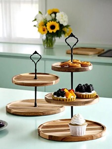Soporte redondo de madera premium para pasteles y cupcakes, ideal para arreglos de fiestas de té y decoración de mesas dulces. - Product Image 1