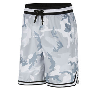 Shorts de basketball personnalisés pour hommes, coupe ajustée, noirs, avec logo graphique, en maille polyester, vente en gros - Product Image 2
