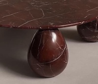 Table basse de luxe Rosso Levanto, design moderne, écologique, artisanat en marbre Agra Heritage, pieds sphériques, mobilier design pour salon, Uttar
