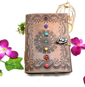 Bronze sept Chakra pierre carnet de croquis Journal en cuir gaufré à la main Chakra Journal avec 7 perles de pierre Chakra - Product Image 1