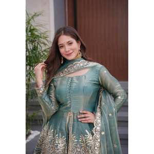 Costume à paillettes brodé pour femmes avec travail en miroir réel - Product Image 4