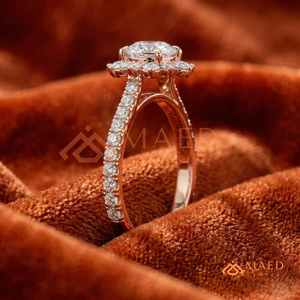 Bague en or rose « Blushing Starburst » – Bague élégante à motif floral romantique avec halo et grappe de pierres en or rose – Coupe ronde élégante - Product Image 2