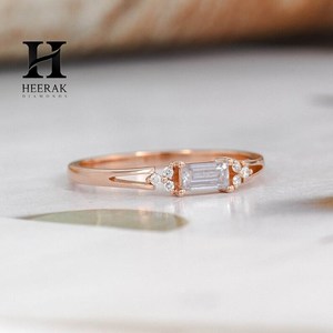 Anillo Minimalista con Diamante Cultivado en Laboratorio, Corte Baguette, Oro Rosa de 14K, Anillo de Compromiso con Diamante Baguette, Joyería Delicada para Novia - Product Image 5