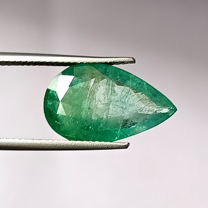 Esmeralda Zambiana Natural de 6.90 Quilates, Corte Pera Facetado, Piedra Preciosa Suelta - Product Image 1