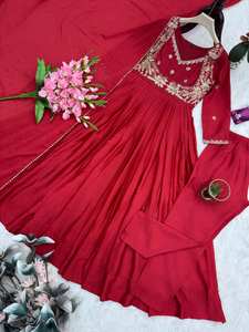 Vestido Anarkali de Seda Chinon de Diseño Exclusivo del Fabricante, con Falda de 3.5 Metros, Bordado con Espejos Reales y Encaje de Lujo, y Conjunto de Dupatta - Product Image 5