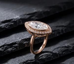 Bague de fiançailles classique plaquée or 18K 14K avec diamant de laboratoire taille marquise et halo de diamants ronds, cadeau d'anniversaire pour femme - Product Image 1