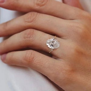 Bague de fiançailles ovale en moissanite 3 carats en argent sterling 925 tendance avec pierres personnalisées pour femme - Product Image 2