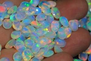 Magnifique opale éthiopienne Welo, pierre brillante arc-en-ciel, opale éthiopienne ovale de 7x5 mm pour la création de bijoux - Product Image 5