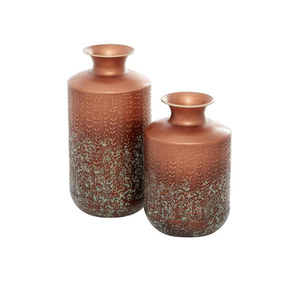 Paire de vases à fleurs en fer de luxe avec un savoir-faire sophistiqué et un style d'intérieur contemporain - Product Image 2