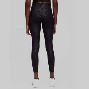 ชุดออกกำลังกายผู้หญิงแบบสองชิ้น พิมพ์ลายตามสั่ง ผ้าสแปนเด็กซ์/โพลีเอสเตอร์ สปอร์ตบราและเลกกิ้ง ยืดได้สี่ทิศทาง ระบายอากาศได้ดี เหมาะสำหรับการออกกำลังกาย - Product Image 4