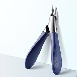 Cortauñas Profesional de Acero Inoxidable con Mango Rojo y Cuchilla Puntiaguda para Recortar Cutículas, para Uso en Dedos de Adultos - Product Image 3