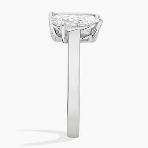 Bague de fiançailles Toi et Moi en or blanc 14 carats avec émeraude et diamant de laboratoire en forme de poire - Product Image 3