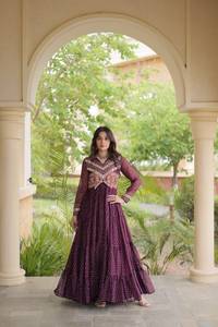 Costume Anarkali traditionnel pour femmes en georgette, longueur au sol, avec col brodé, violet, tenue de soirée, coupe ample, vêtements de festival indiens - Product Image 2