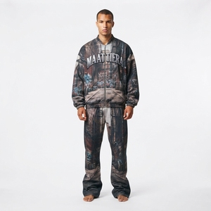 Ensemble survêtement homme noir imprimé graffiti urbain avec sweat à capuche zippé et pantalon large – Style premium personnalisé pour le streetwear - Product Image 1
