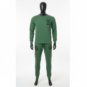 Ensemble sweat-shirt vert avec logo personnalisé, tissu polaire épais, design doux et respirant avec détails sérigraphiés, t-shirt et pantalon pour homme - Product Image 1