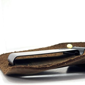 Portaherramientas de cuero personalizado hecho a mano, funda de cuero vacuno diseñada para uso profesional y al aire libre. - Product Image 5