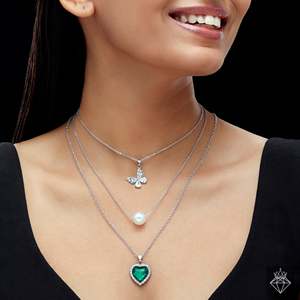 PRAO Collar antideslustre de triple capa Moda Esmeralda Corazón Perla y cristal Mariposa Acentos - Product Image 1
