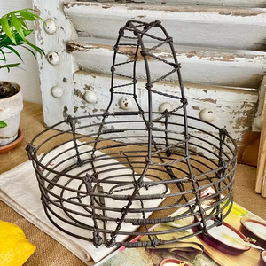 Cesta de alambre francesa vintage para huevos: Decoración rústica de granja - Product Image 1