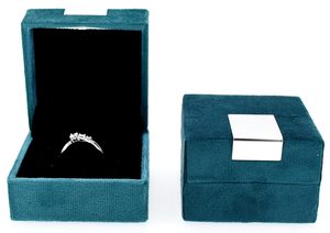 Boîte à bijoux Moon avec lumière LED pour bague (velours vert) 2,75 x 2,75 - Product Image 4