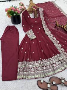 Ensemble de robe en georgette lourde de qualité supérieure pour femmes avec dupatta brodée de 4 mètres et style ethnique élégant - Product Image 5