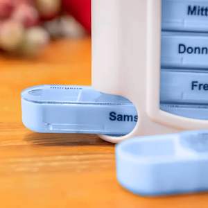 Organisateur de pilules hebdomadaire détachable à 28 compartiments, étui de rangement scellé blanc/bleu pour médicaments et bonbons - Product Image 3