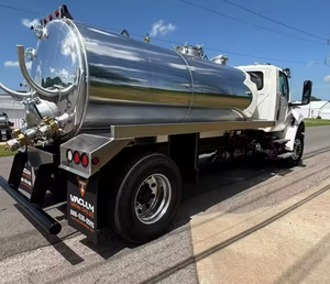 Camion à benne basculante MV607 4x2 d'occasion, prix de gros, équipé d'un réservoir en aluminium de 2 100 gallons, camion de moyenne capacité pour l'exportation mondiale - Product Image 3