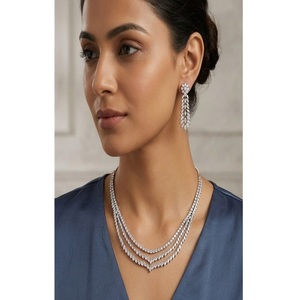 Ensemble élégant de collier et boucles d'oreilles en cristal plaqué rhodium, design à pampilles, coupe brillante ronde, bijoux de mariage - Product Image 1