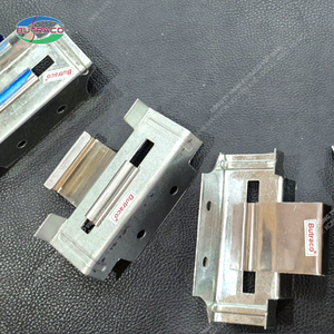 Grandes cantidades de abrazaderas para chapa metálica Seamlock, entrega rápida, embalaje estandarizado, producción en masa - Product Image 3