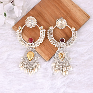Boucles d'oreilles ethniques en pierres rouges hydro, perles et pierres Kundan |   Bijoux indiens traditionnels en laiton plaqué argent - Product Image 5