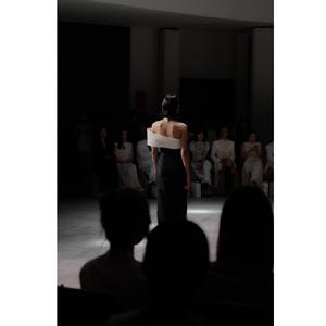 Robe longue asymétrique ISOLDE pour femme, la plus vendue, élégante, longueur ras du sol, taille naturelle, idéale pour les soirées - Product Image 3