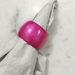 Servilleteros de resina únicos fucsia para todos los días y Decoración de mesa de fiesta, servilleteros redondos de fundición de resina para uso ocasional - Product Image 1