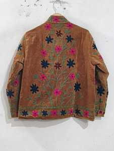 เสื้อแจ็คเก็ตบอมเบอร์กำมะหยี่ปักมือสำหรับผู้หญิง ลายซูซานี เป็นมิตรกับสิ่งแวดล้อม คอจีนหนา เปิดด้านหน้า สไตล์ชาติพันธุ์ วินเทจ สีเบจ - Product Image 4