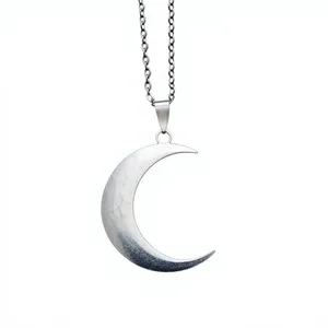Porte-clés en acier inoxydable en forme de croissant de lune avec charme vintage et finition métallique élégante - Product Image 6