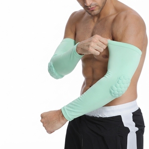 Protector de codo transpirable para hombre, funda de compresión, protector de brazo para deportes de baloncesto, licra fina, apto para todas las estaciones - Product Image 1