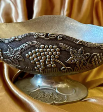 Corbeille à fruits ovale vintage en argent gaufré motif raisin, centre de table en métal antique, plat décoratif orné avec poignée, décoration de table, bassin de rangement - Product Image 2